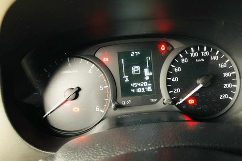 Old 2019 Nissan Navara 2.5L 4x2 EL 7AT Calibre