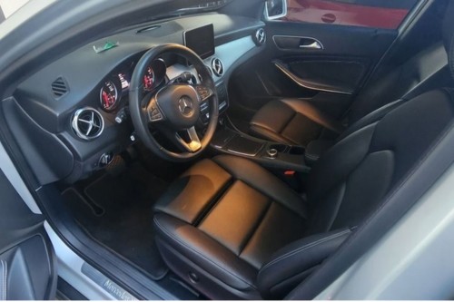 Old 2020 Mercedes-Benz GLA-Class 180 AT