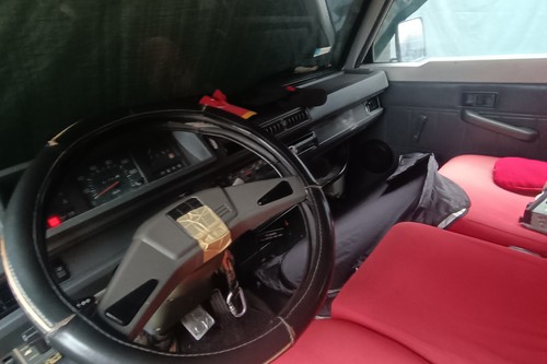 Second hand 2008 Mitsubishi L300 2.5L Versa Van MT 