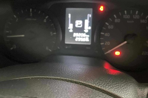 Old 2017 Nissan Navara 2.5L 4x2 EL 7AT Calibre