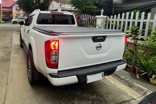 Old 2020 Nissan Navara 2.5L 4x2 EL 7AT Calibre