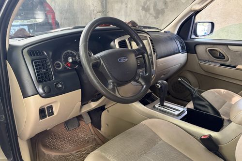 Second hand 2009 Ford Escape 2.0L XLT AT 