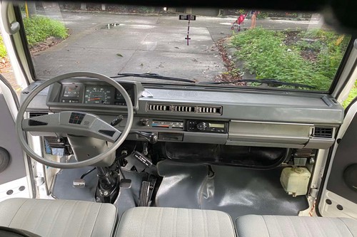 Used 2016 Mitsubishi L300 2.5L FB Exceed MT