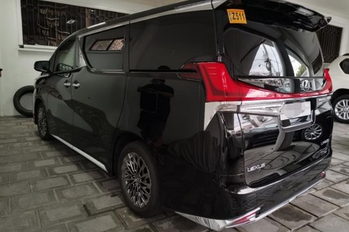 Old 2020 Lexus LM 350 (7-Seater)