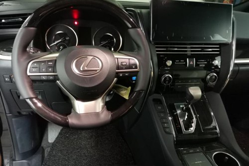 Second hand 2020 Lexus LM 350 (7-Seater) 