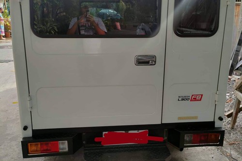 Second hand 2016 Mitsubishi L300 2.5L FB Deluxe MT 