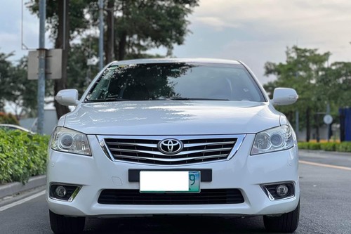 Second hand 2010 Toyota Camry 2.4 V AT 