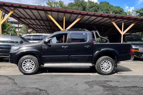 Second hand 2014 Toyota Hilux 3.0 G 4x4 AT 
