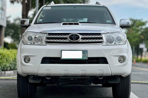 Second hand 2010 Toyota Fortuner 3.0 V AT 