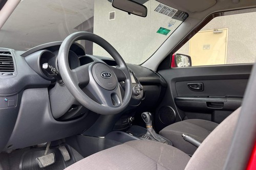 Old 2011 Kia Soul LX 1.6 L AT