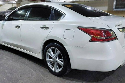 Second hand 2015 Nissan Altima 2.5 SV 