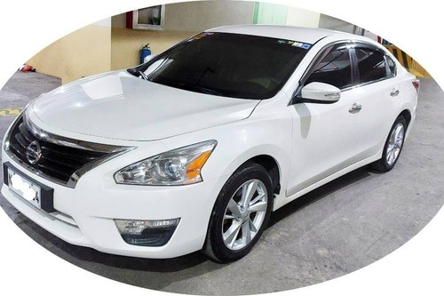 Old 2015 Nissan Altima 2.5 SV