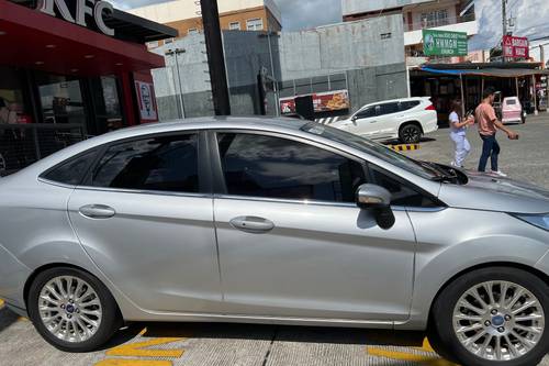 Second hand 2014 Ford Fiesta Sedan 1.5L Titanium AT 