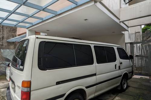 Second hand 2003 Toyota Hiace Commuter Deluxe 