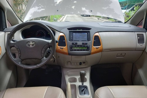 Second hand 2011 Toyota Innova 2.5L V AT 