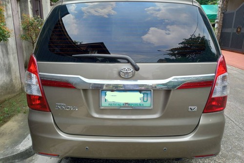 Second hand 2011 Toyota Innova 2.5L V AT 