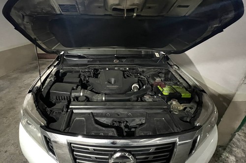 Old 2016 Nissan NP300 Navara 2.5L 4x2 EL 7AT Calibre