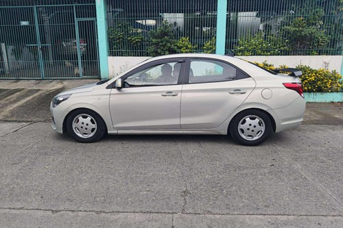 Old 2020 Hyundai Reina GL 4AT
