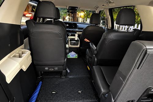 Used 2023 Kia Carnival 1.6 EX Turbo Hybrid AT