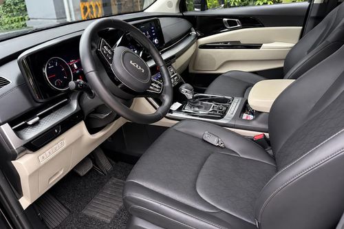 Second hand 2023 Kia Carnival 1.6 EX Turbo Hybrid AT 