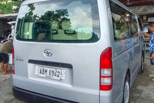 Second hand 2015 Toyota Hiace 2.8 COMMUTER DSL MT 