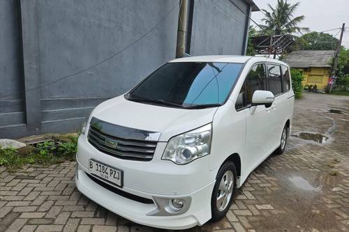 2013 Toyota NAV1 V A/T LIMITED LUXURY bekas