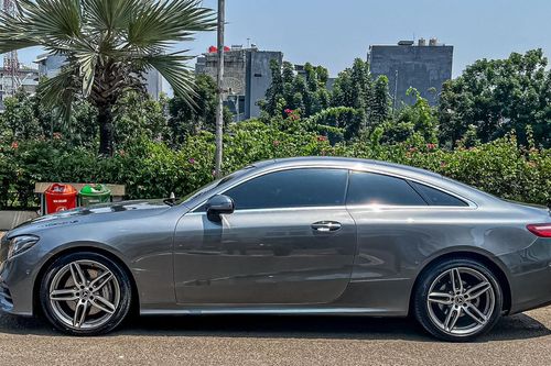 Dijual 2017 Mercedes Benz E-Class E 300 AMG Line bekas