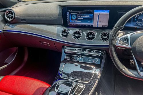 2017 Mercedes Benz E-Class E 300 AMG Line bekas
