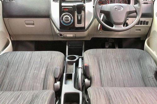 2017 Daihatsu Luxio 1.5L X AT STD bekas
