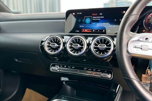 2019 Mercedes Benz CLA-Class 200 AMG Line bekas
