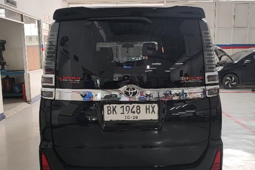 Second hand 2018 Toyota Voxy 2.0L AT 