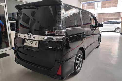 Old 2018 Toyota Voxy 2.0L AT