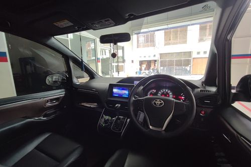 Second hand 2018 Toyota Voxy 2.0L AT 