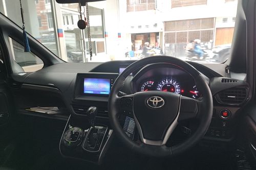 Used 2018 Toyota Voxy 2.0L AT