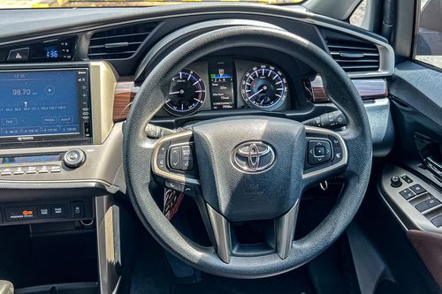 Dijual 2022 Toyota Kijang Innova 2.0 V AT bekas