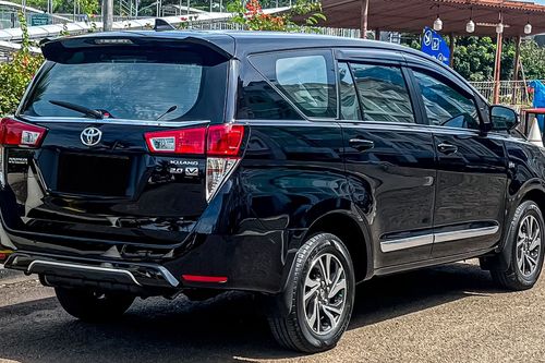 2022 Toyota Kijang Innova 2.0 V AT bekas