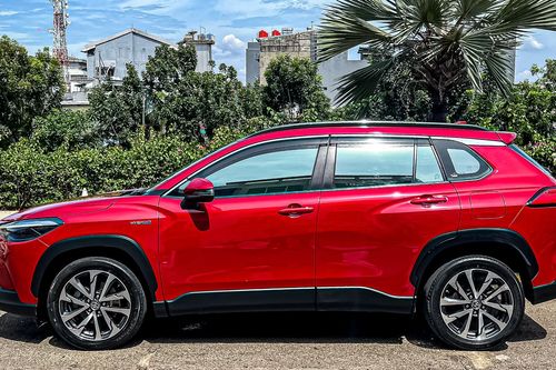 Old 2020 Toyota Corolla Cross HEV