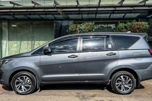 Dijual 2021 Toyota Kijang Innova 2.0L V AT bekas