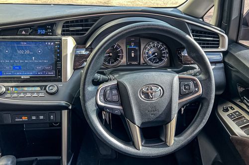 2021 Toyota Kijang Innova 2.0L V AT bekas