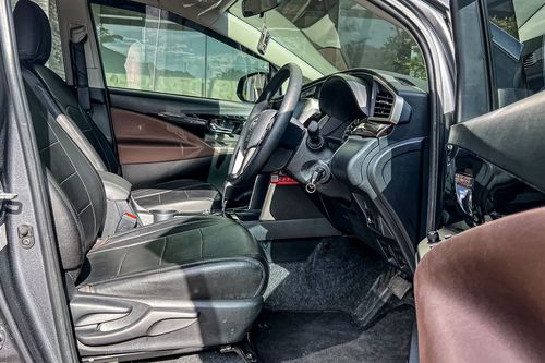 2021 Toyota Kijang Innova 2.0L V AT bekas