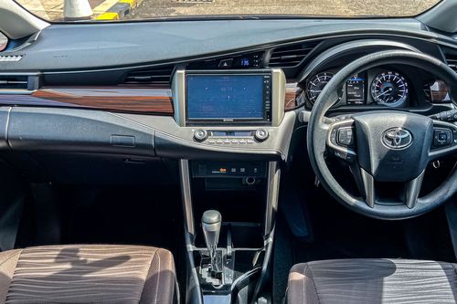 2022 Toyota Kijang Innova 2.0 V AT bekas