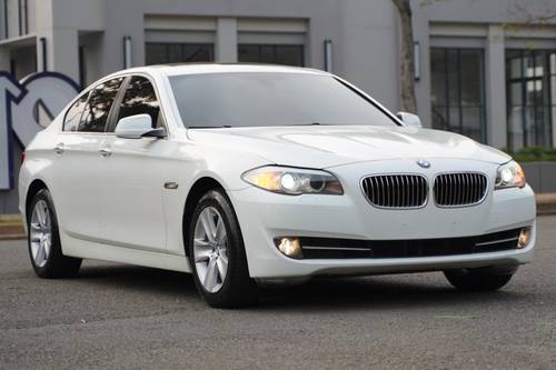 2013 BMW 5 Series Sedan  528i F10 LUXURY bekas