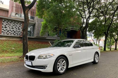 2013 BMW 5 Series Sedan  520i A/T F 10 bekas