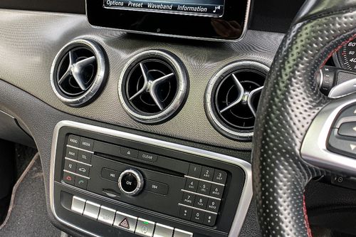 2016 Mercedes Benz CLA-Class 200 SPORT bekas