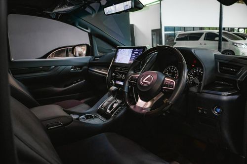 Second hand 2023 Lexus LM 350 (4-Seater) 