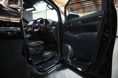 Used 2023 Lexus LM 350 (4-Seater)