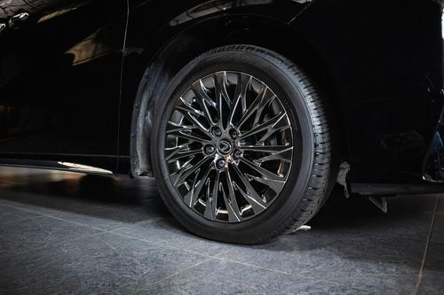 Used 2023 Lexus LM 350 (4-Seater)
