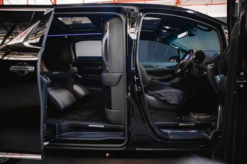 Used 2023 Lexus LM 350 (4-Seater)
