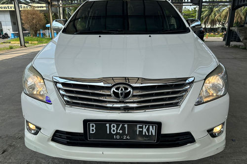 2013 Toyota Kijang Innova V A/T CAPT.SEAT BENSIN
