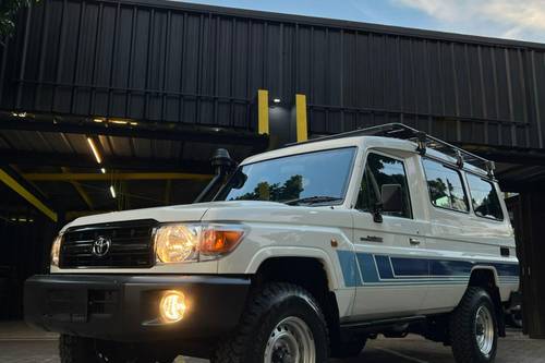 2014 Toyota Land Cruiser  70 BUNDERA GXL DIESEL 4X4 MT Bekas